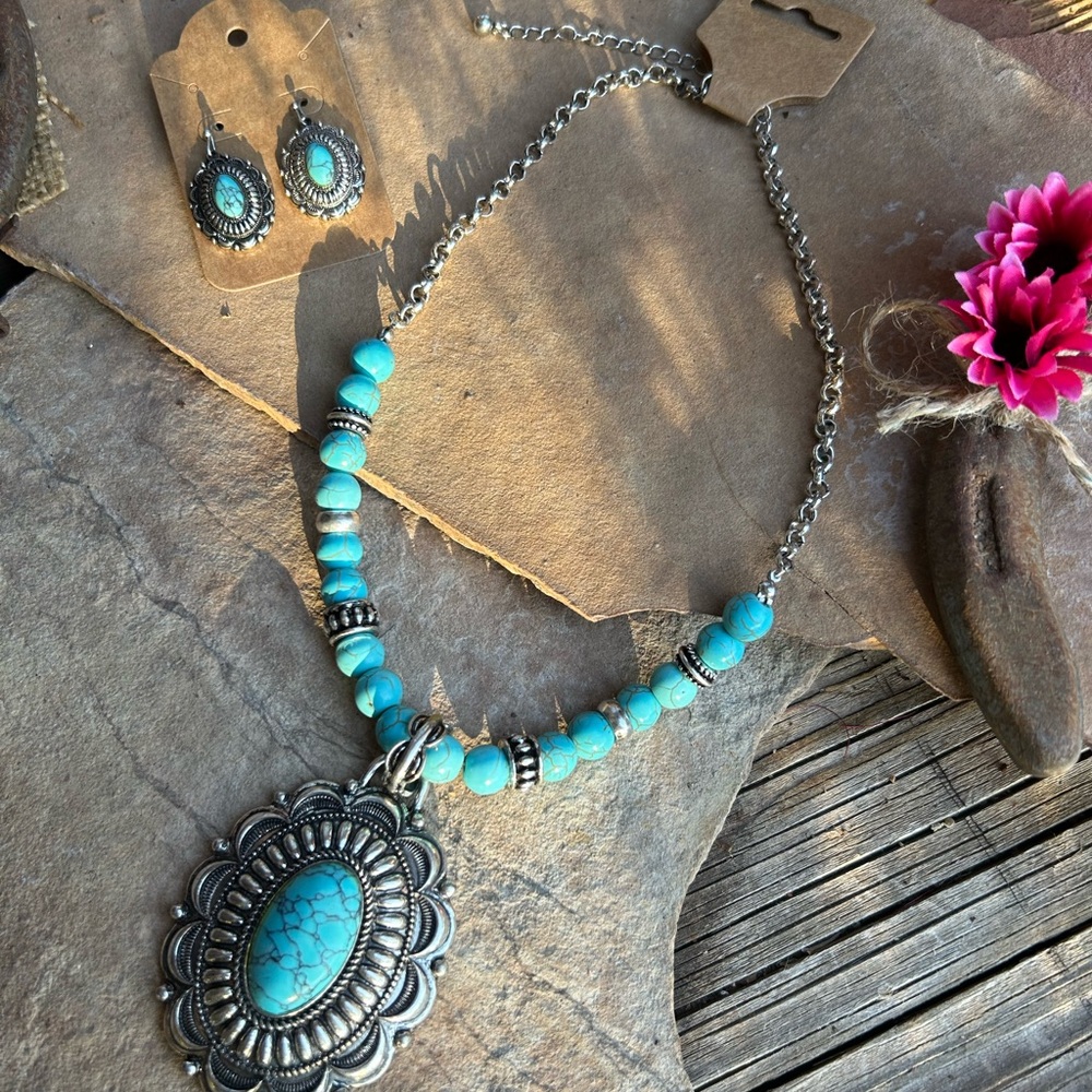 Turquoise and Silver Pendant Necklace NWT - Picture 4 of 6
